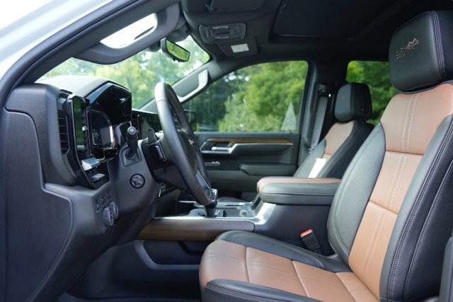 Used 2025 Chevrolet Silverado 1500 High Country w/ Technology Package image 27