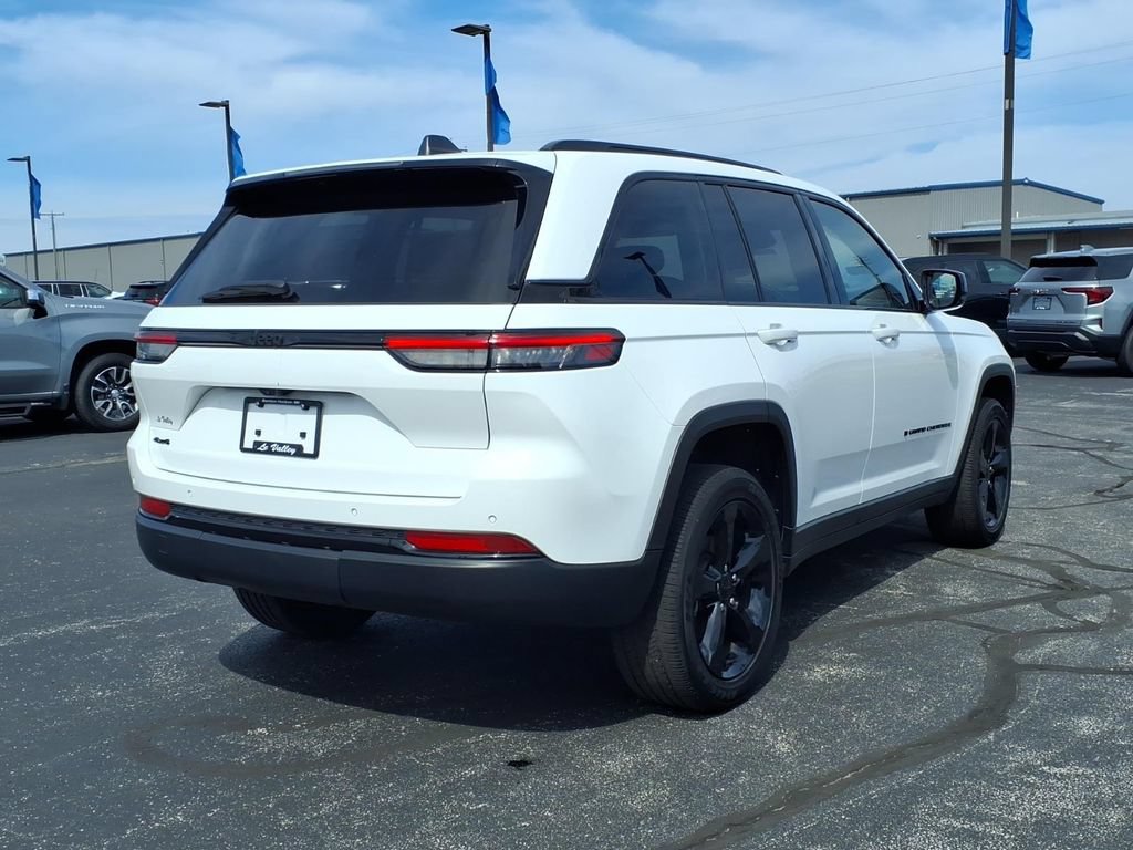 Used 2023 Jeep Grand Cherokee Altitude AWD/4WD image 11