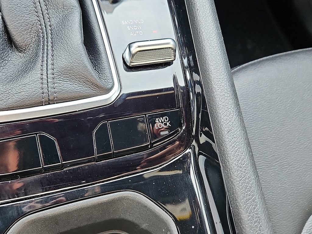 Used 2025 Jeep Compass Limited image 14