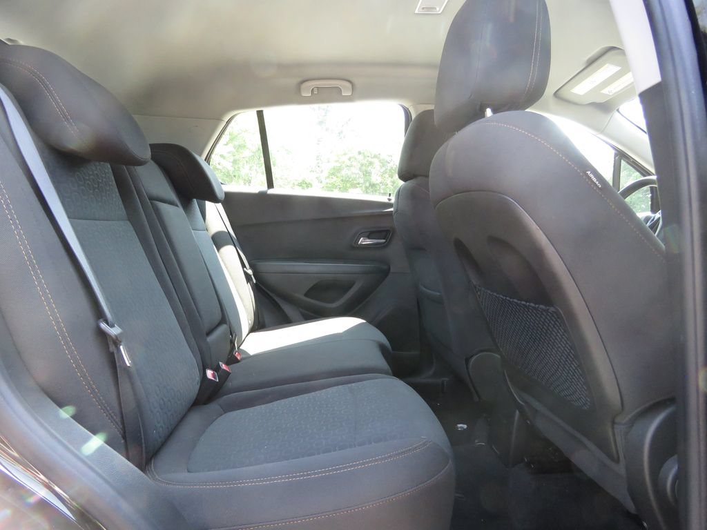 Used 2020 Chevrolet Trax LS AWD/4WD image 16