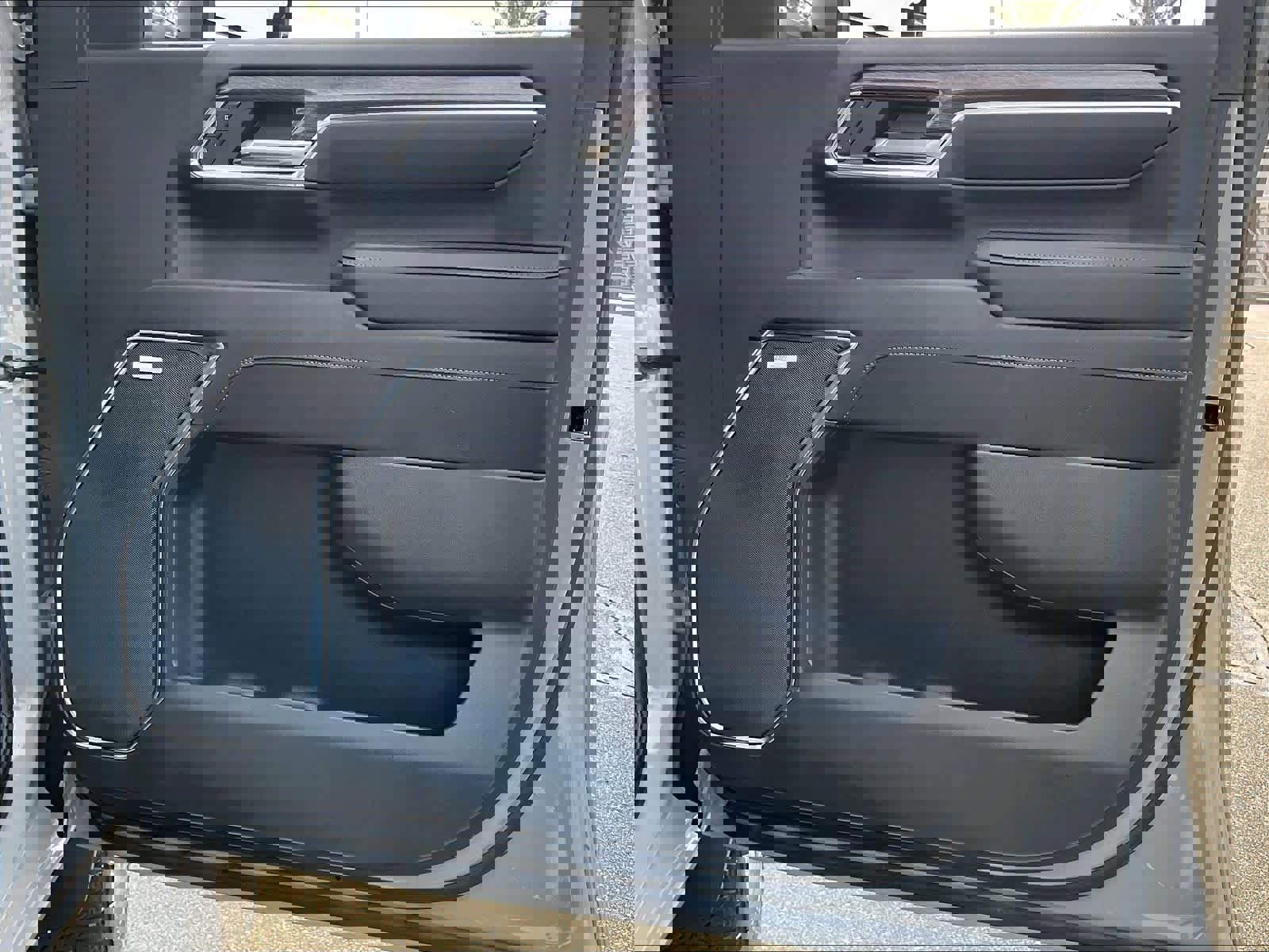 Used 2024 Chevrolet Silverado 2500 LTZ w/ LTZ Plus Package image 26