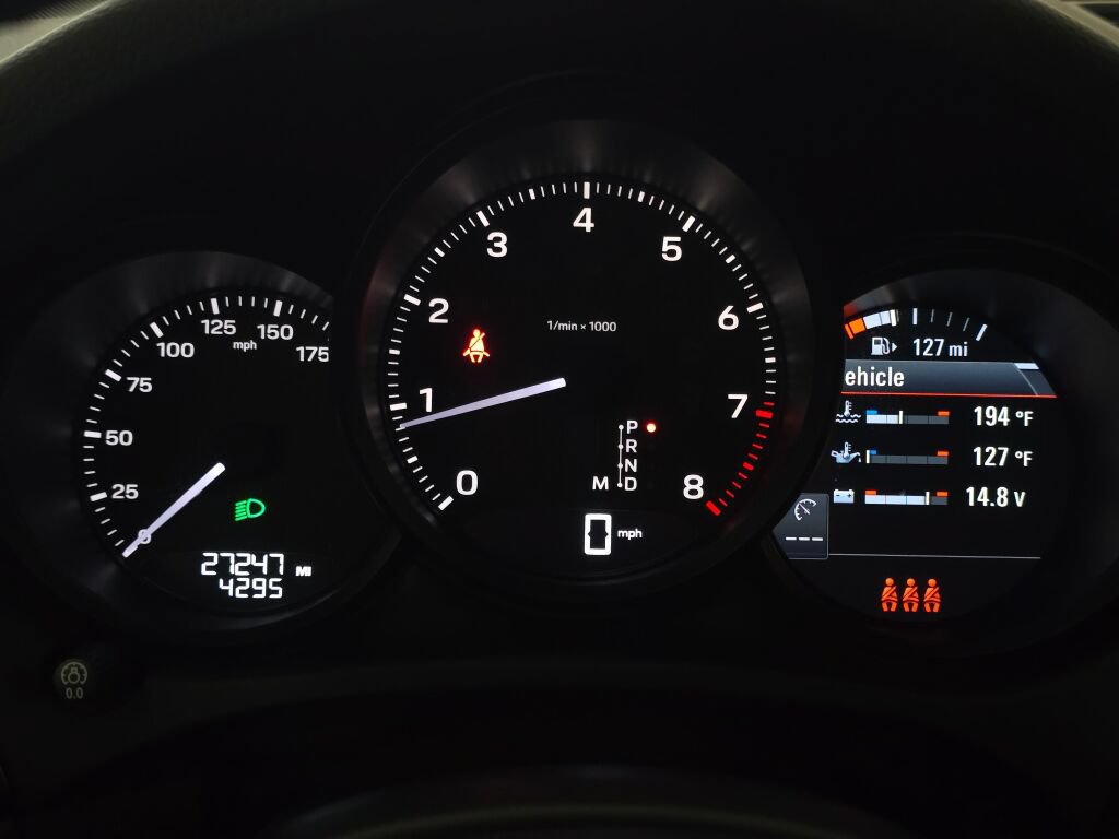 Certified 2024 Porsche Macan AWD/4WD image 35
