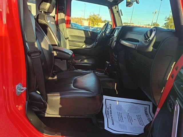 Used 2018 Jeep Wrangler Unlimited Sahara w/ Connectivity Group image 14