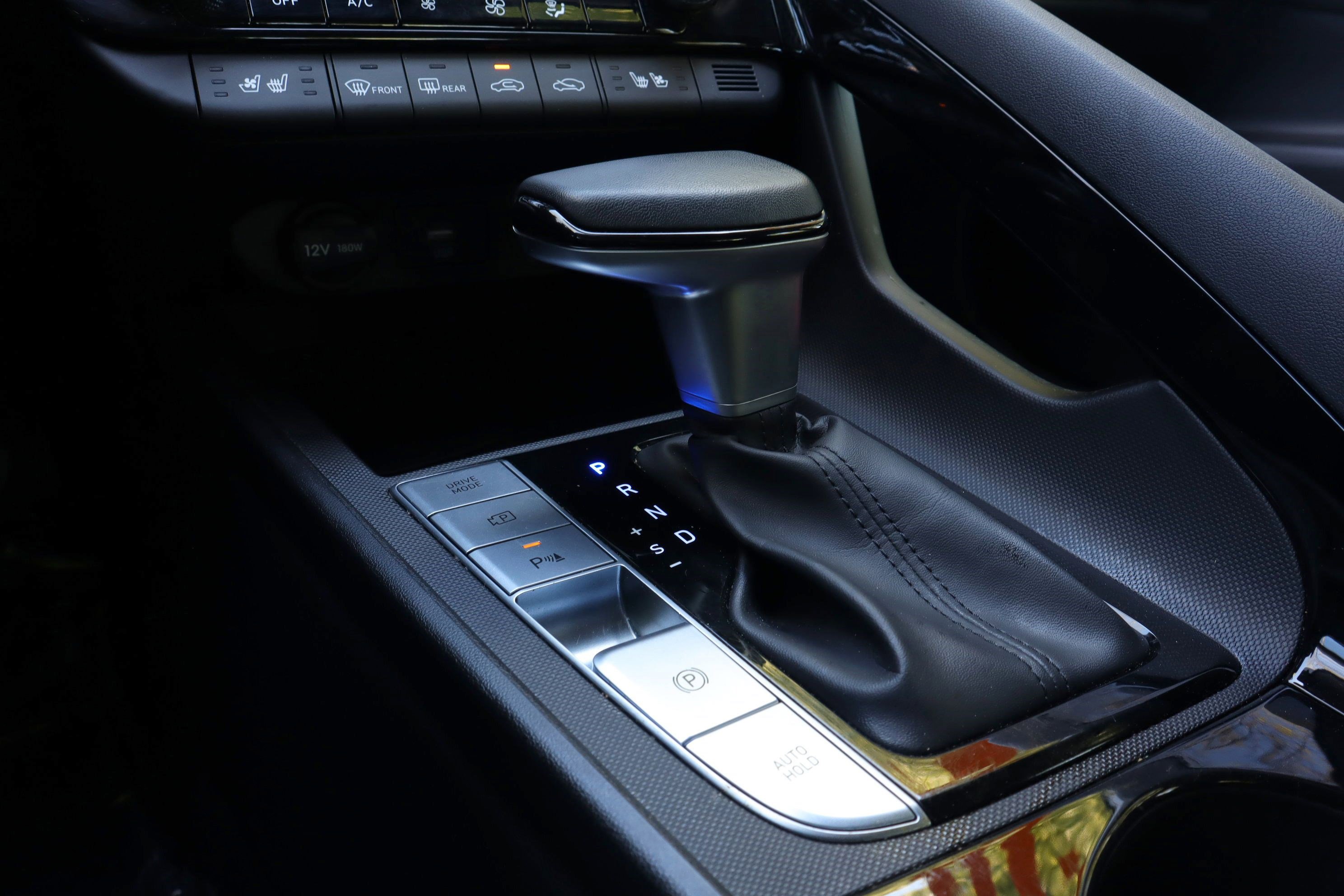 Used 2024 Hyundai Elantra Limited FWD image 17