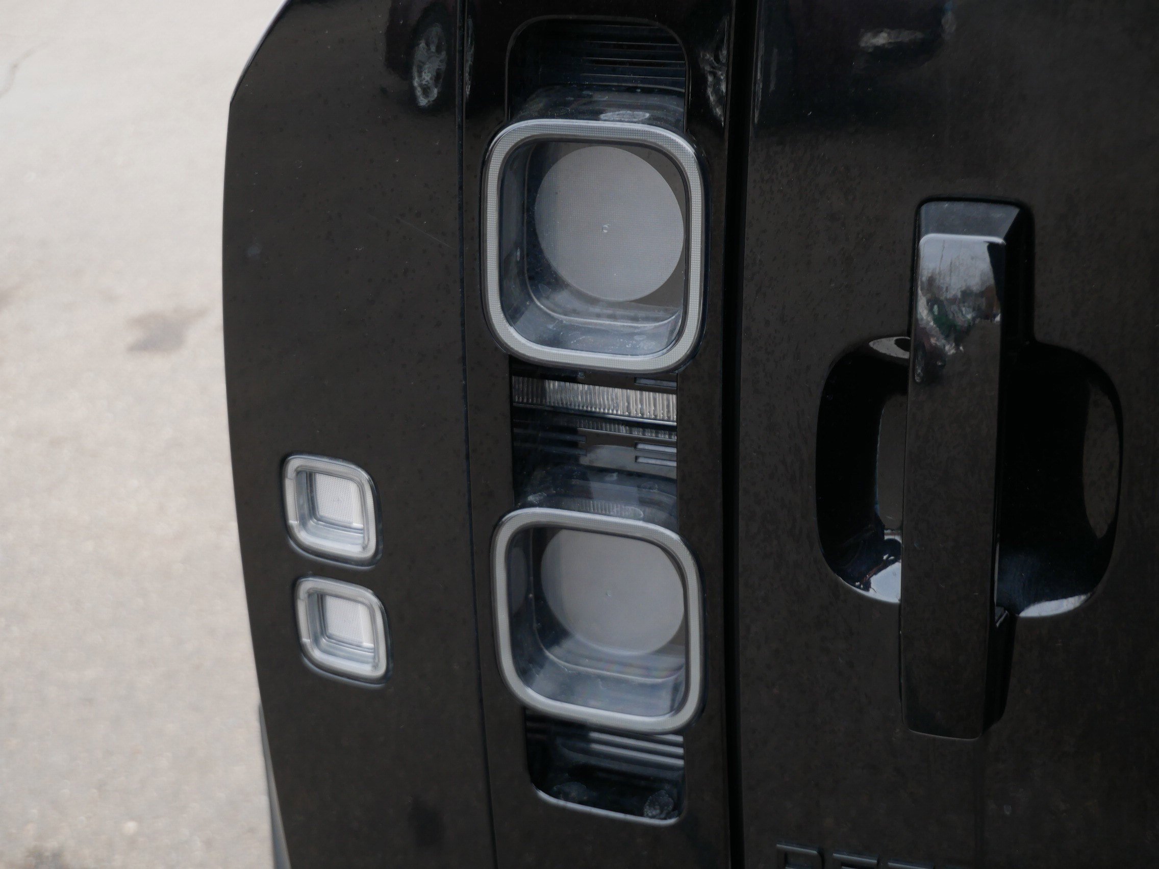 Used 2023 Land Rover Defender 90 X image 17