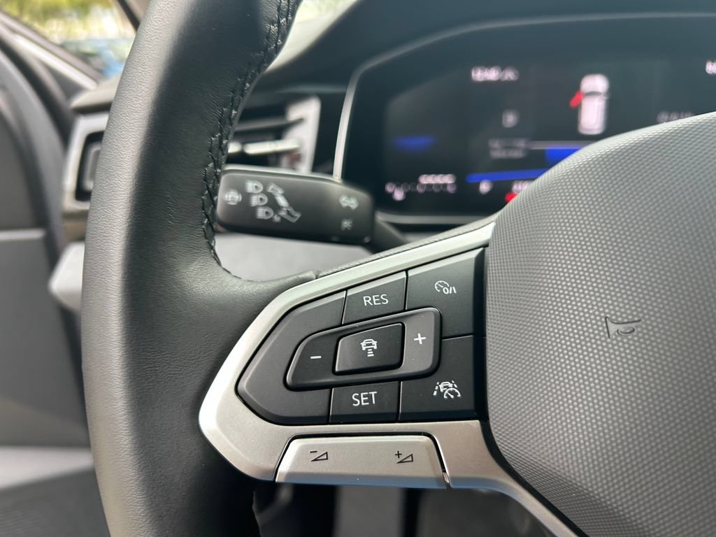 Certified 2025 Volkswagen Jetta SE FWD image 21