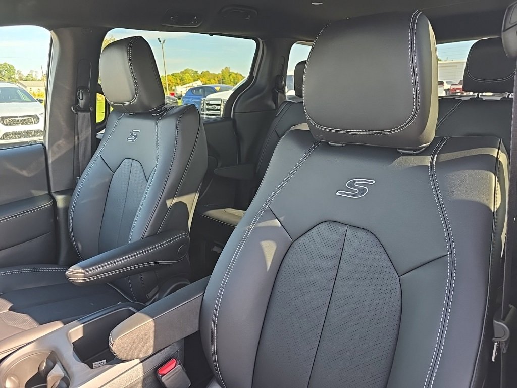 New 2026 Chrysler Pacifica Select image 17
