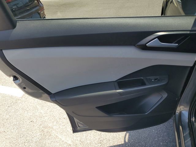 Certified 2022 Volkswagen Taos SE w/ Panoramic Sunroof Package FWD image 9