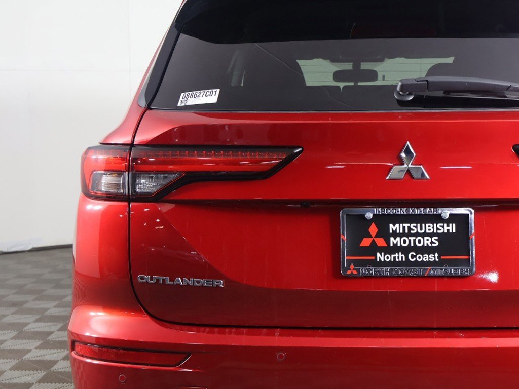 Used 2024 Mitsubishi Outlander SE image 15