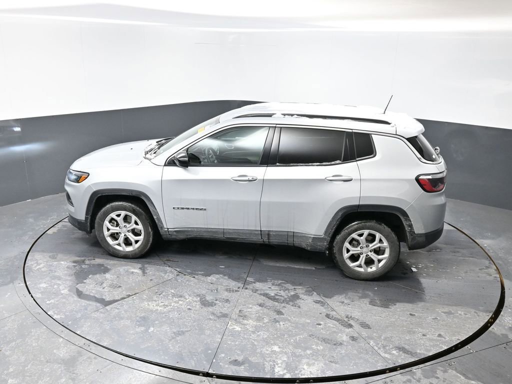 Used 2024 Jeep Compass Latitude image 20