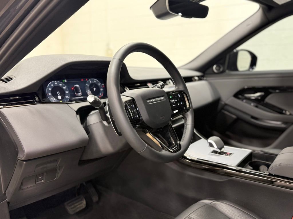 Used 2025 Land Rover Range Rover Evoque Dynamic SE AWD/4WD image 28