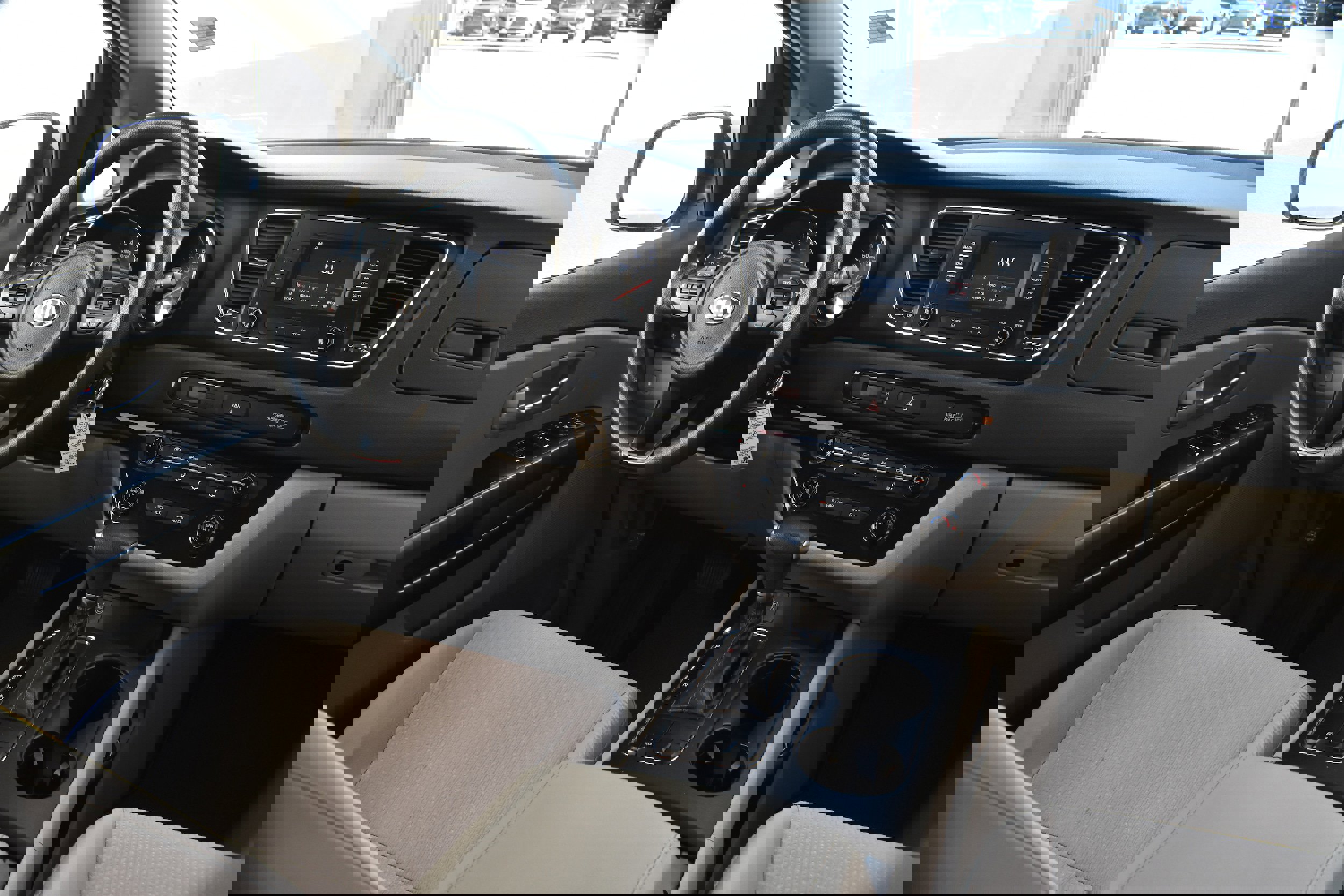 Used 2018 Kia Sedona L image 33