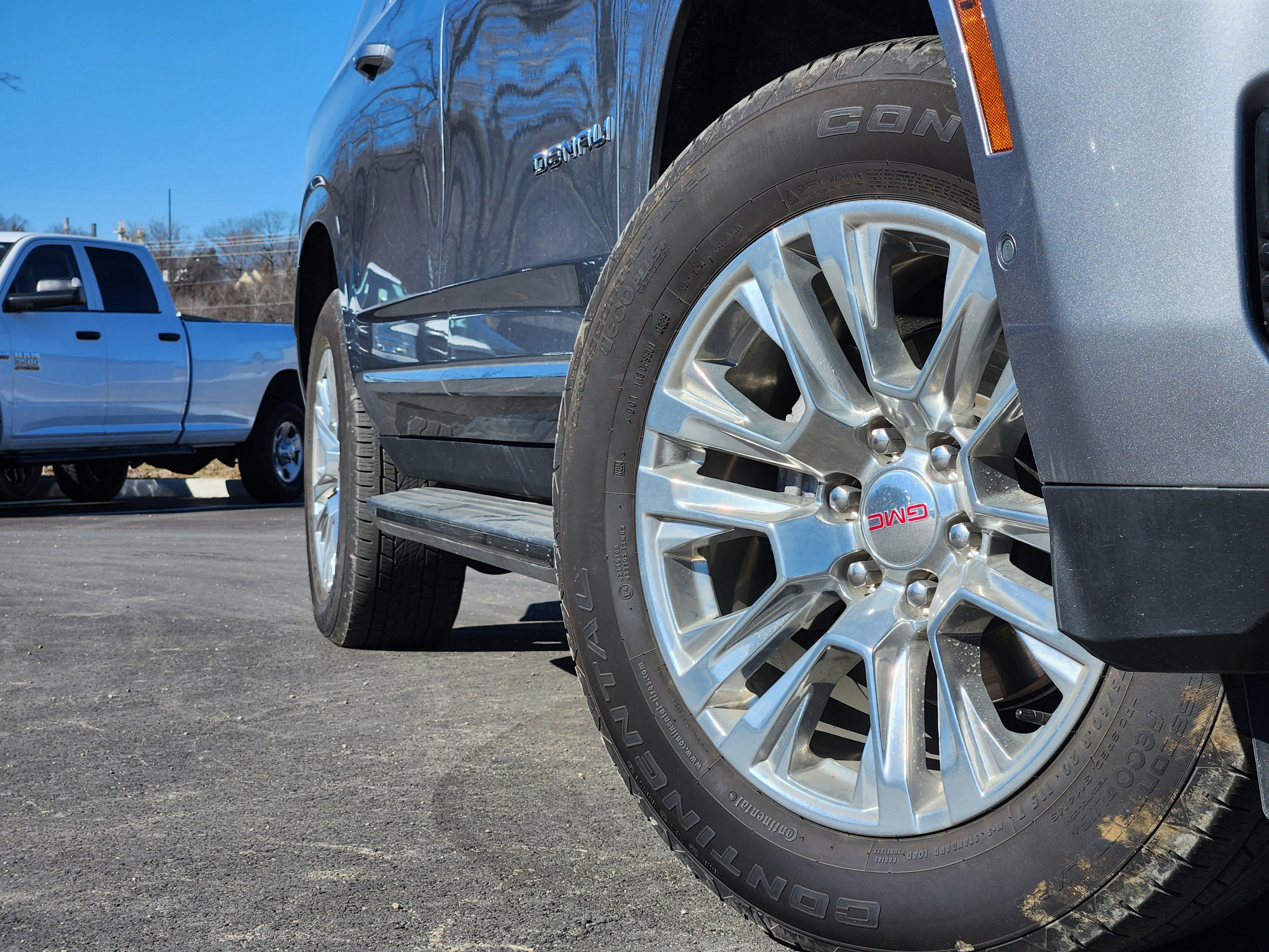 Used 2025 GMC Yukon XL Denali image 21