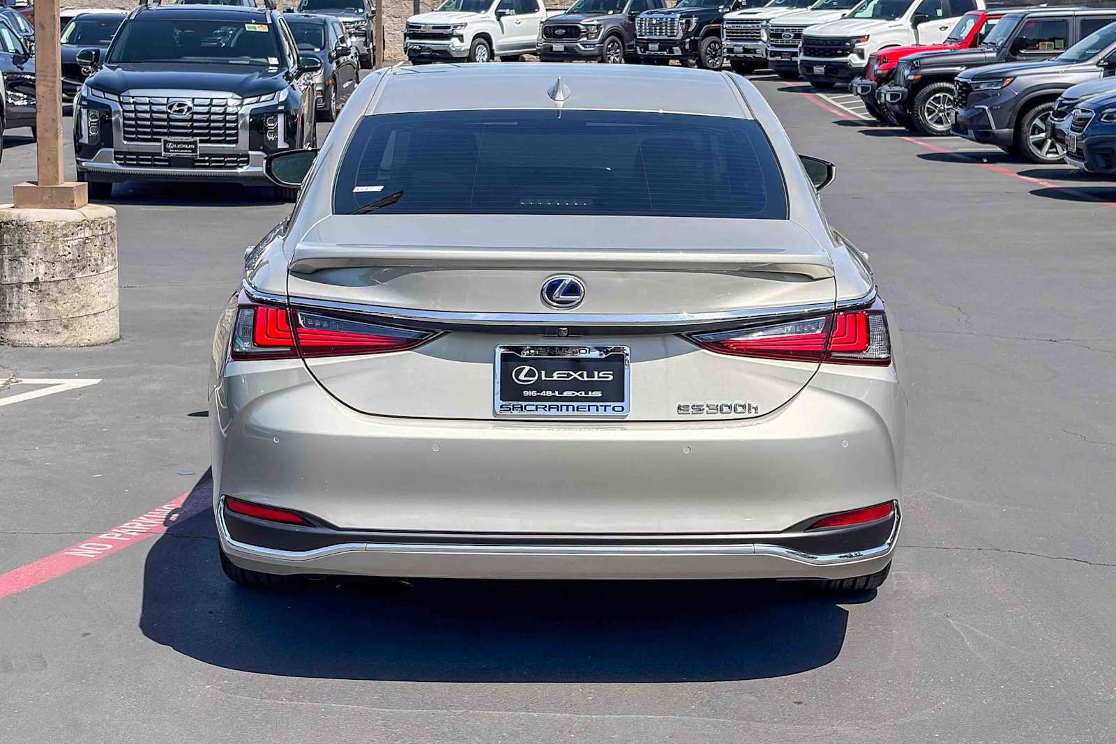 Used 2021 Lexus ES 300h w/ Accessory Package FWD image 3