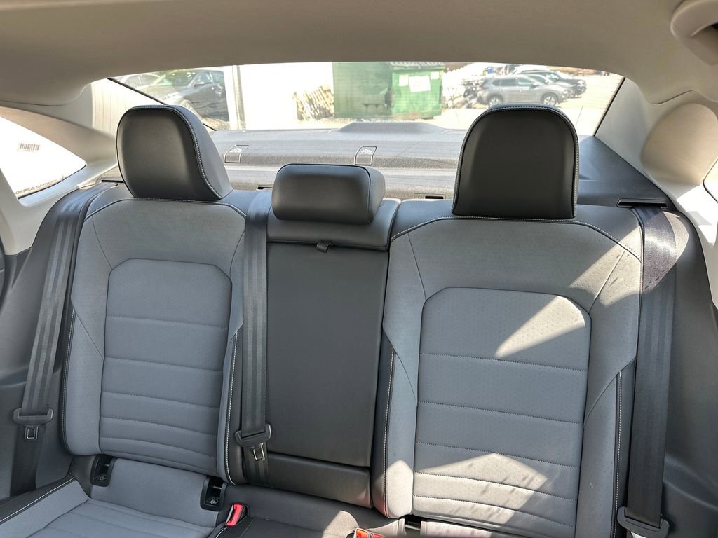 Used 2025 Volkswagen Jetta SE FWD image 16