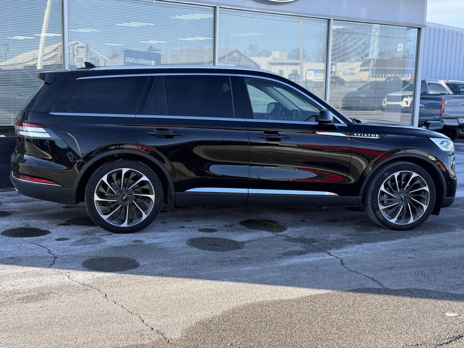 Used 2023 Lincoln Aviator Reserve w/ Equipment Group 201A image 6