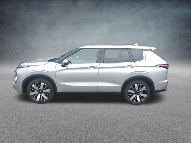 Used 2025 Mitsubishi Outlander SE AWD/4WD image 6