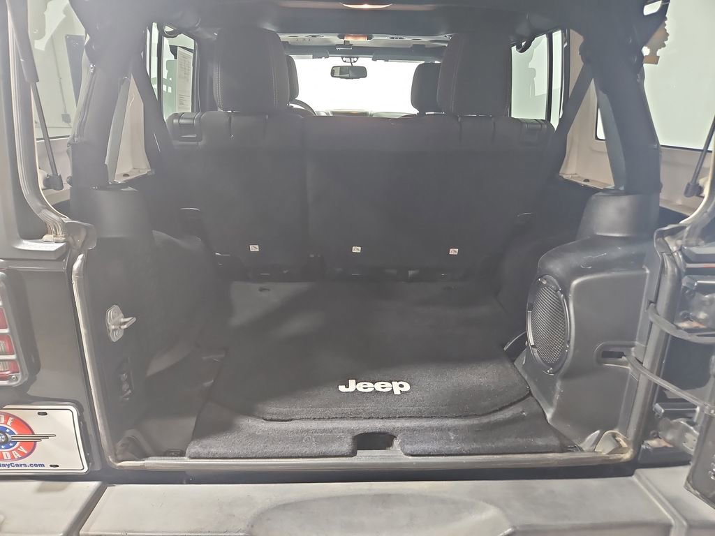 Used 2014 Jeep Wrangler Unlimited Rubicon w/ Connectivity Group image 21