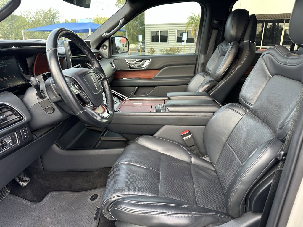 Used 2022 Lincoln Navigator Reserve image 11