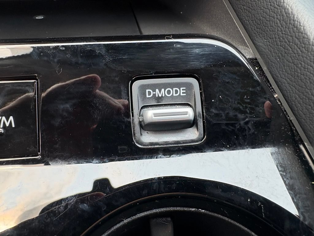 Used 2025 Nissan Murano SV AWD/4WD image 5
