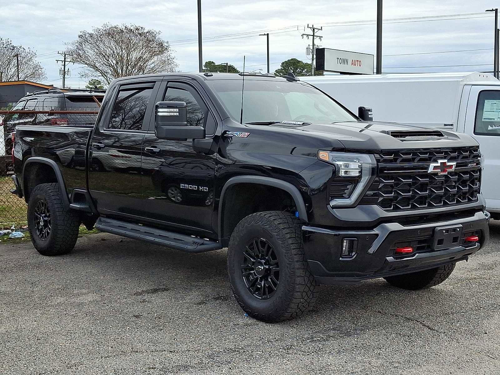 Used 2025 Chevrolet Silverado 2500 ZR2 w/ Technology Package image 2