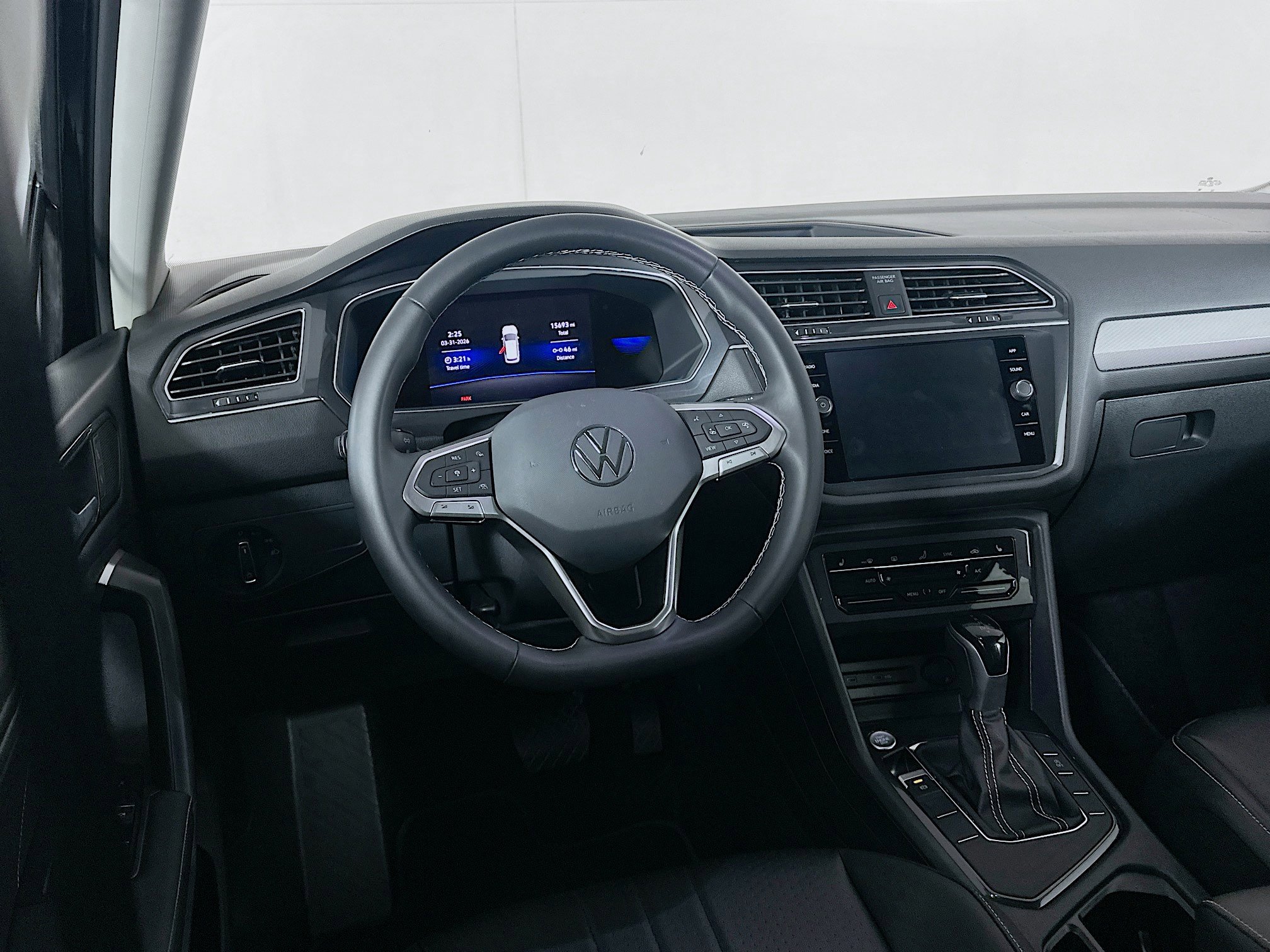 Used 2023 Volkswagen Tiguan SE FWD image 17