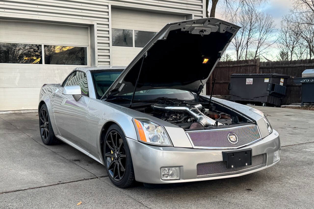 Used 2006 Cadillac XLR V image 11
