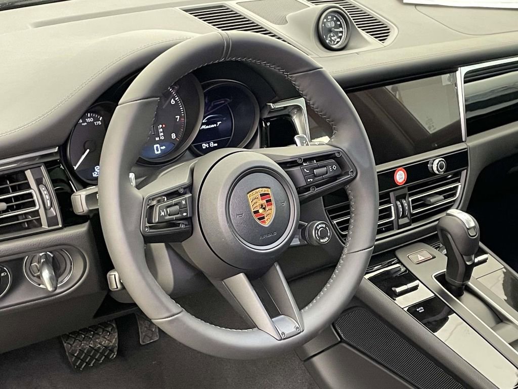 New 2026 Porsche Macan Turbo image 4