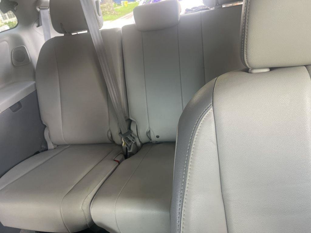 Used 2014 Toyota Sienna Limited w/ Limited Premium Package FWD image 19