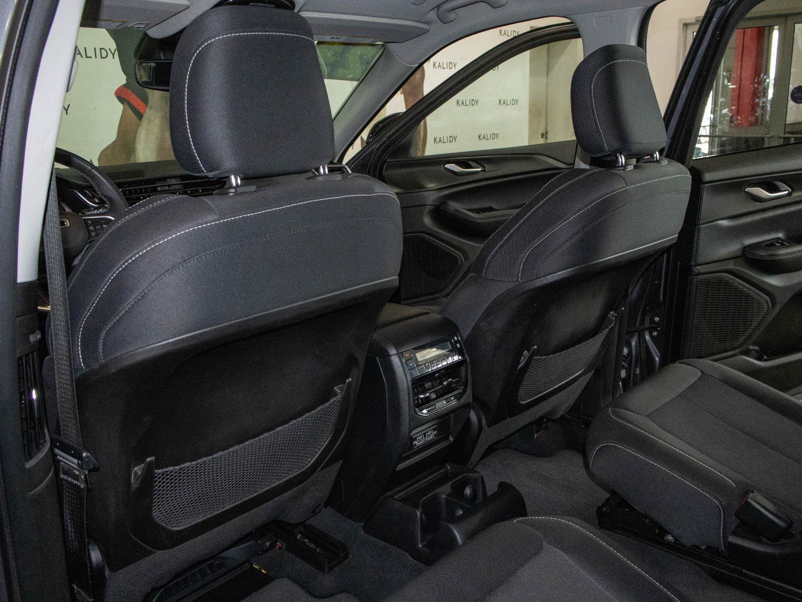 Used 2023 Jeep Grand Cherokee L Laredo RWD image 9
