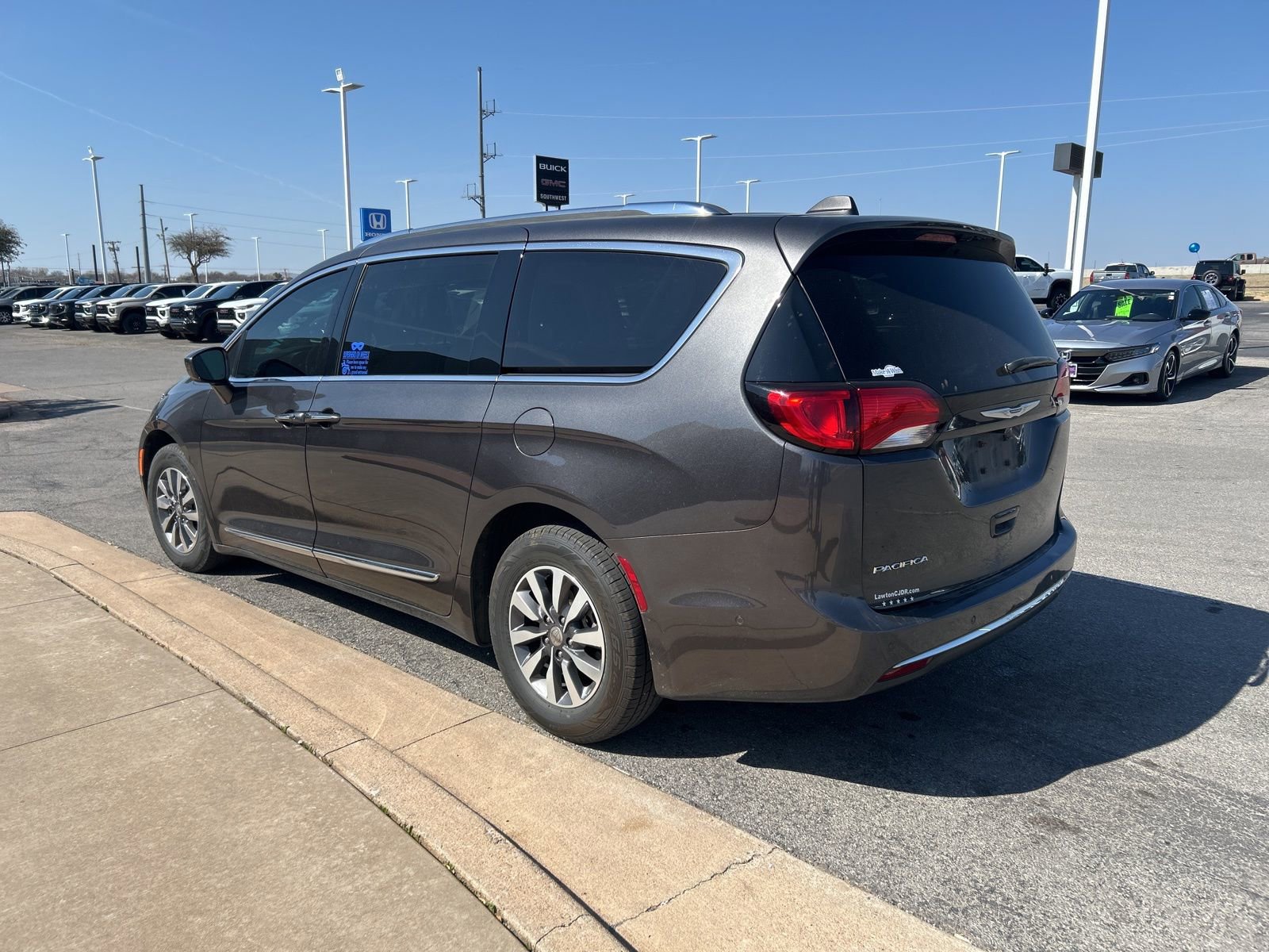 Used 2020 Chrysler Pacifica Touring-L Plus image 7