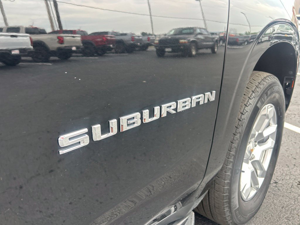 Used 2025 Chevrolet Suburban LT AWD/4WD image 12