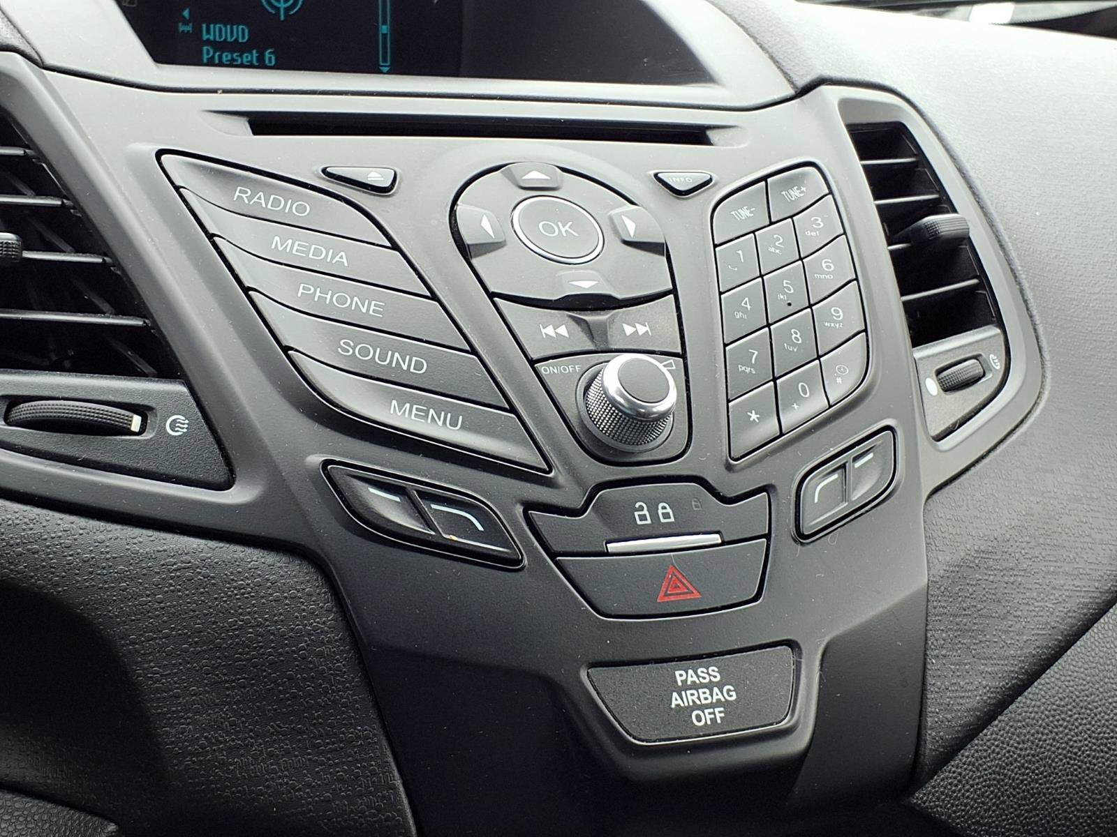 Used 2015 Ford Fiesta SE image 10