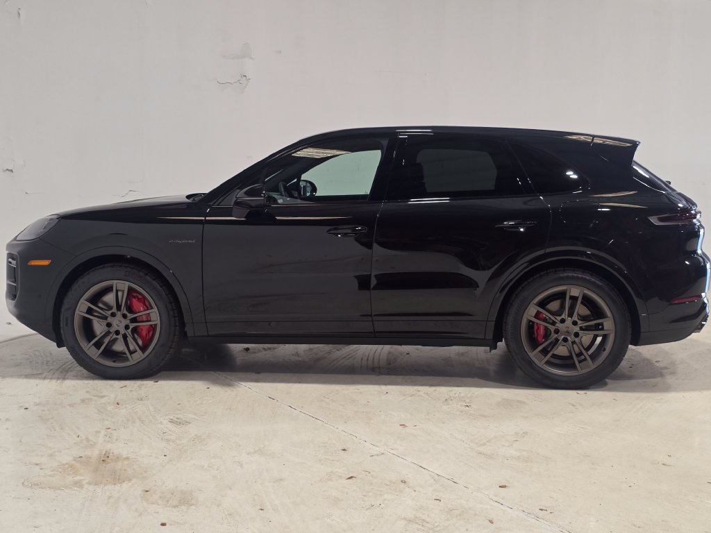 New 2026 Porsche Cayenne Turbo AWD/4WD image 3