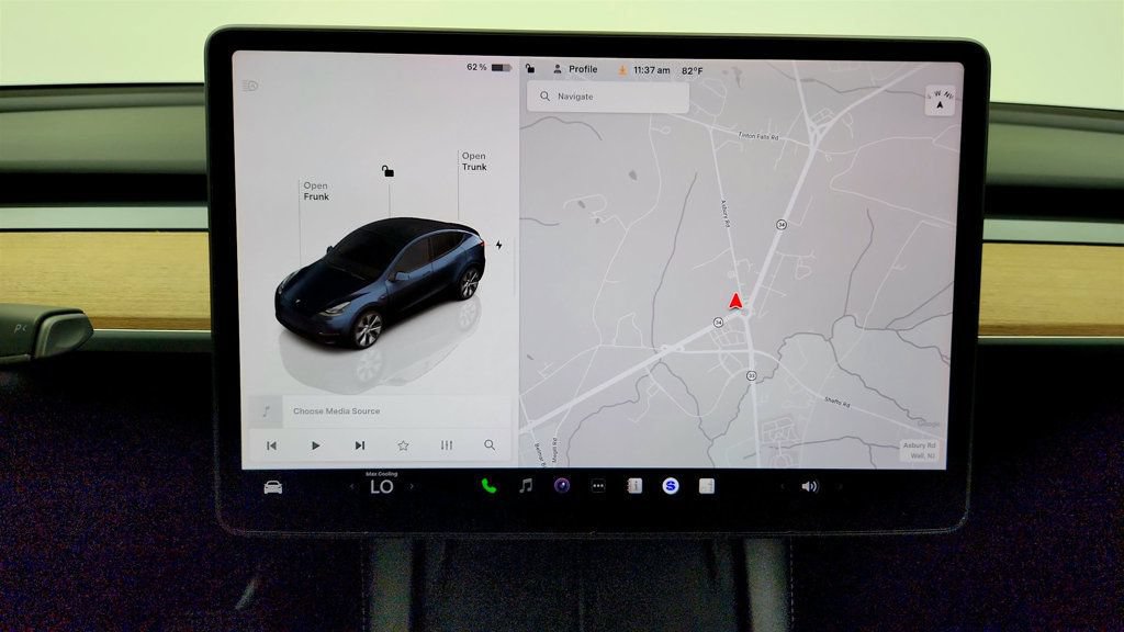 Used 2024 Tesla Model Y Long Range AWD/4WD image 19