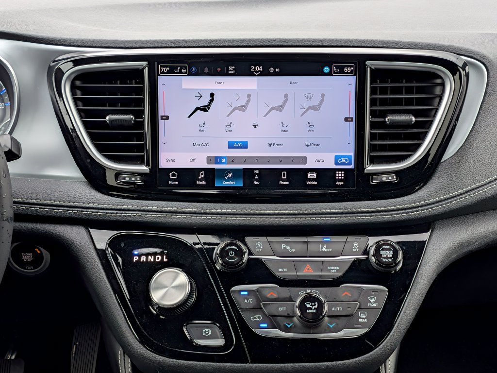 Used 2025 Chrysler Pacifica Limited FWD image 32