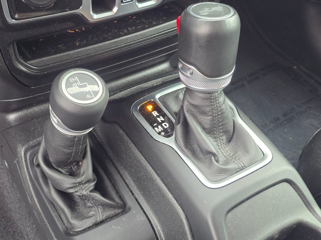 Used 2022 Jeep Wrangler Unlimited Sahara AWD/4WD image 16