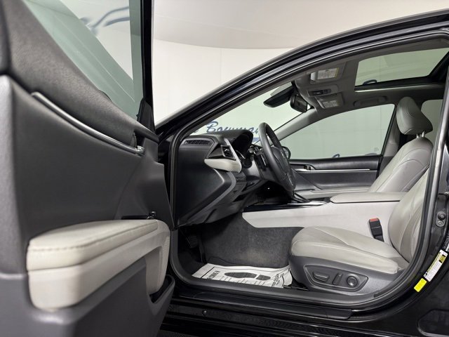 Used 2019 Toyota Camry XSE image 12