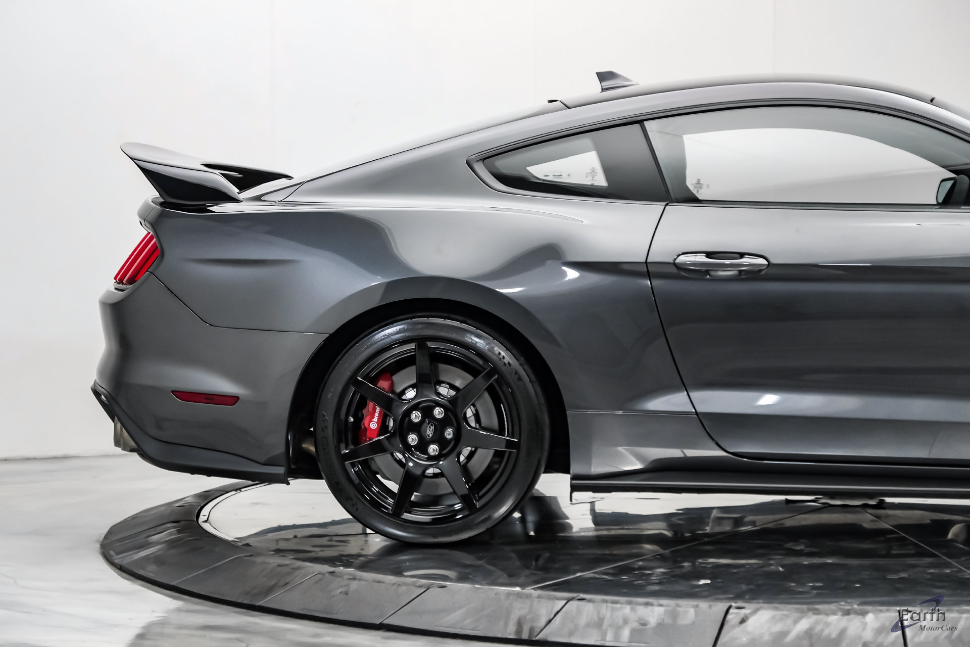 Used 2020 Ford Mustang Shelby GT350R w/ GT350R Equipment Group 920A RWD image 22