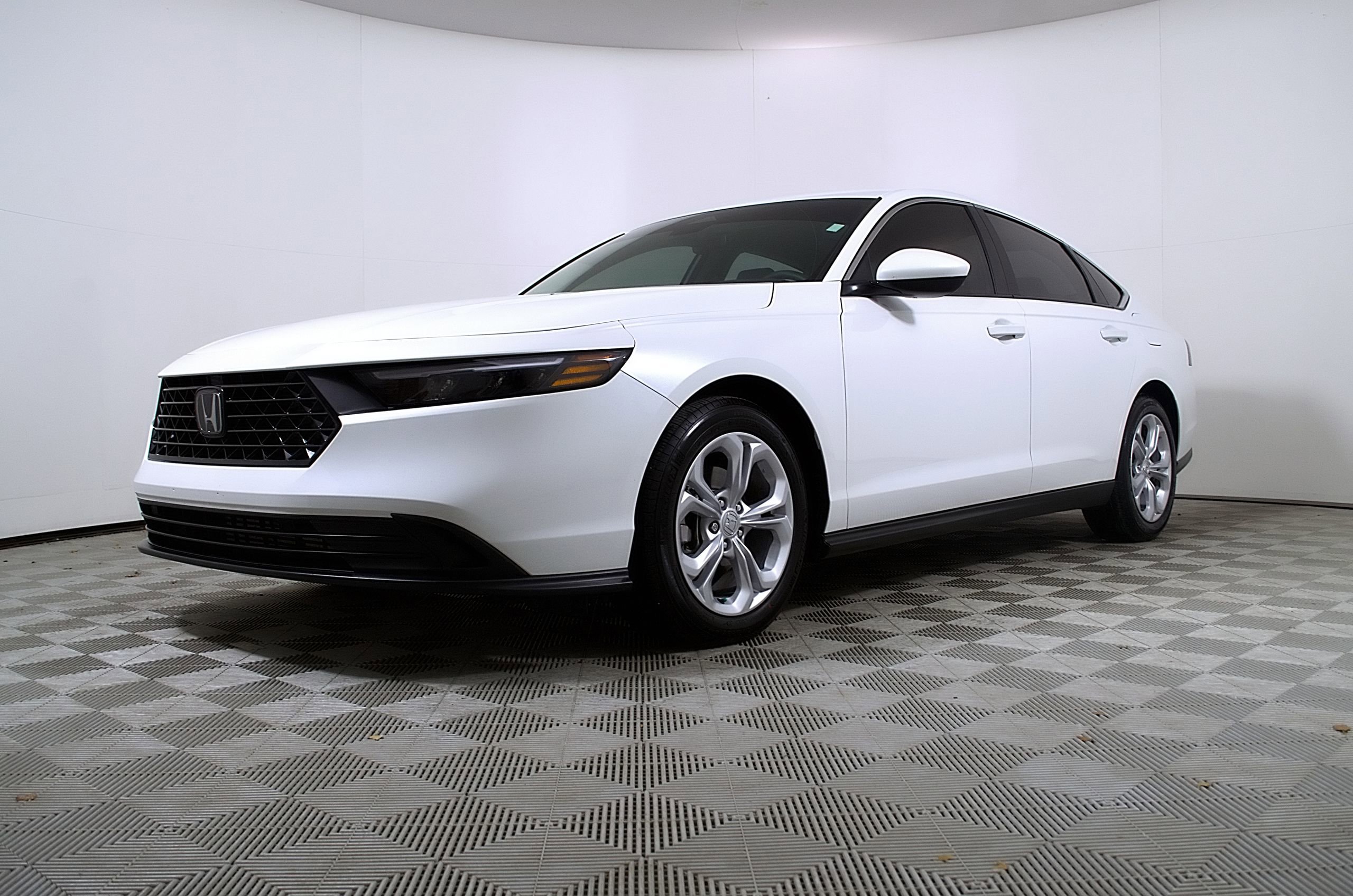 Used 2025 Honda Accord LX image 2