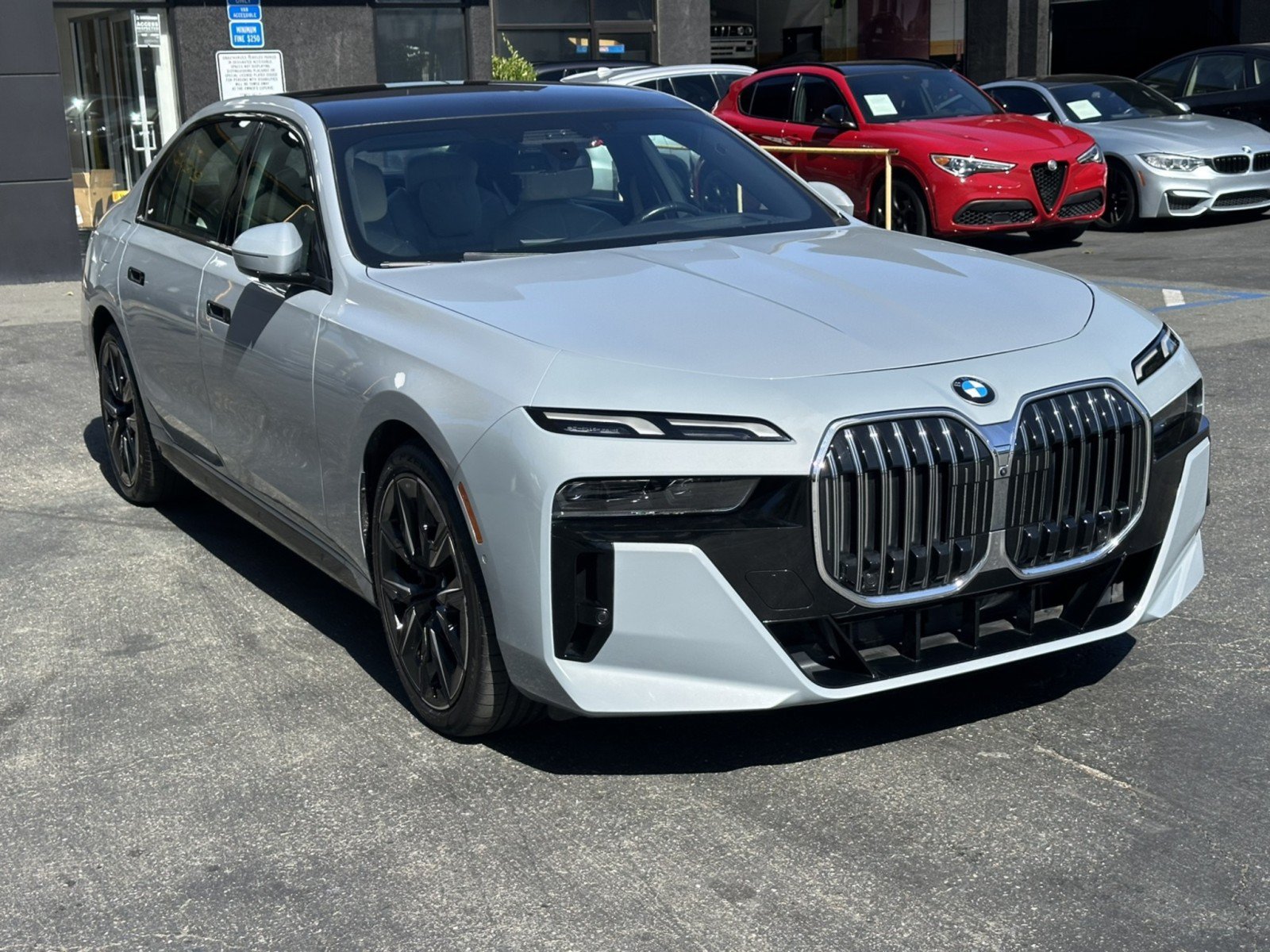 Used 2023 BMW 760i xDrive w/ Luxury Rear Seating Package AWD/4WD image 6