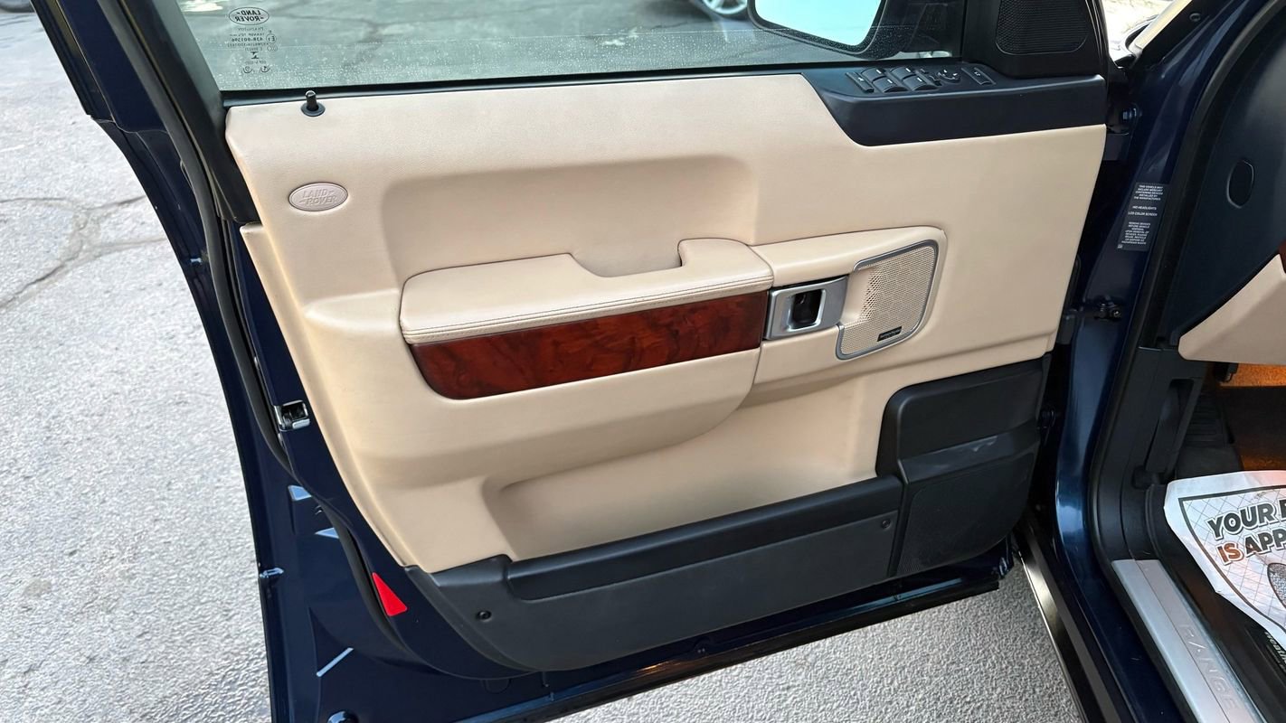 Used 2012 Land Rover Range Rover HSE image 12