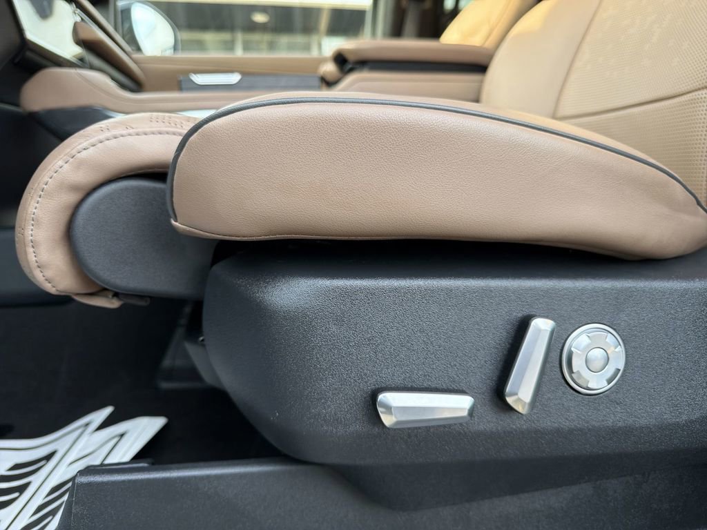 Used 2025 Lincoln Navigator L Black Label AWD/4WD image 14