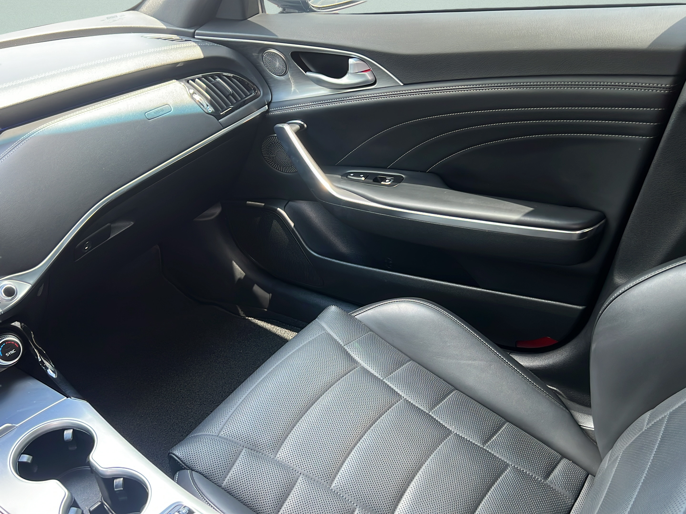 Used 2022 Kia Stinger GT2 RWD image 14