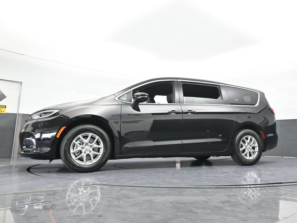 New 2026 Chrysler Pacifica Select image 57