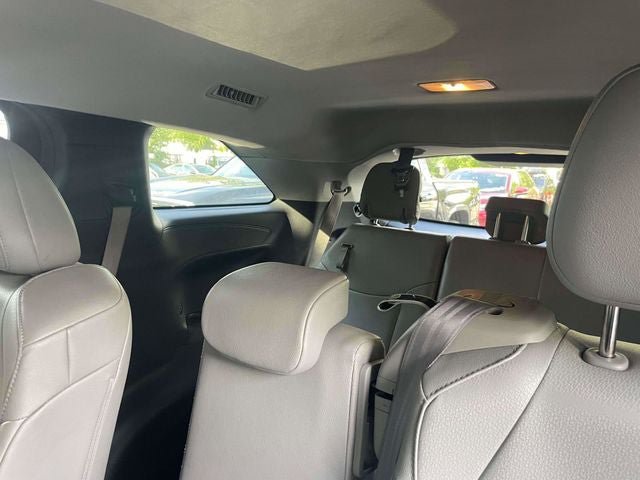 Certified 2025 Toyota Sienna XLE FWD image 15