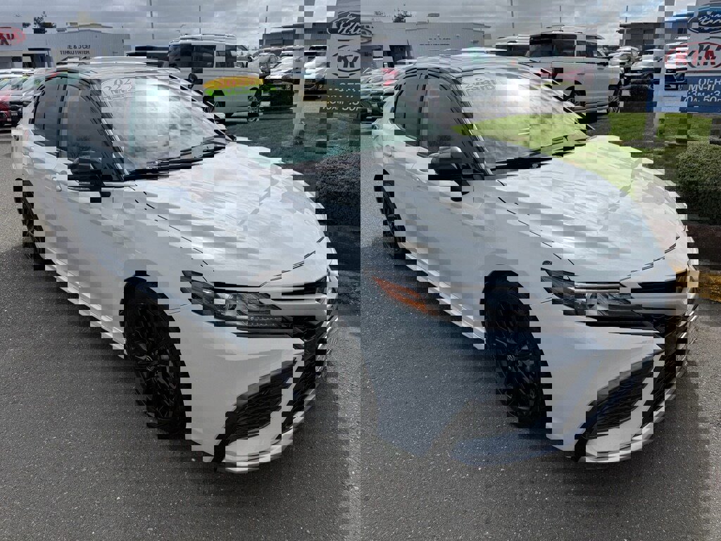 Used 2022 Toyota Camry XSE w/ Navigation Upgrade Package image 9