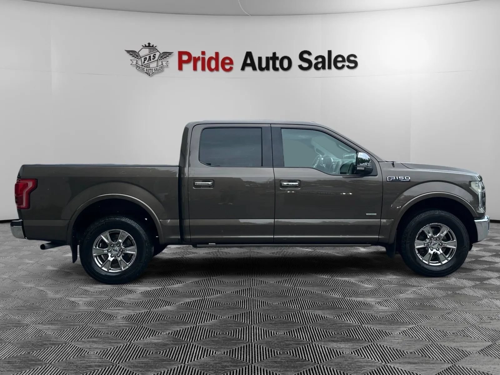 Used 2015 Ford F150 Lariat w/ Equipment Group 502A Luxury AWD/4WD image 9