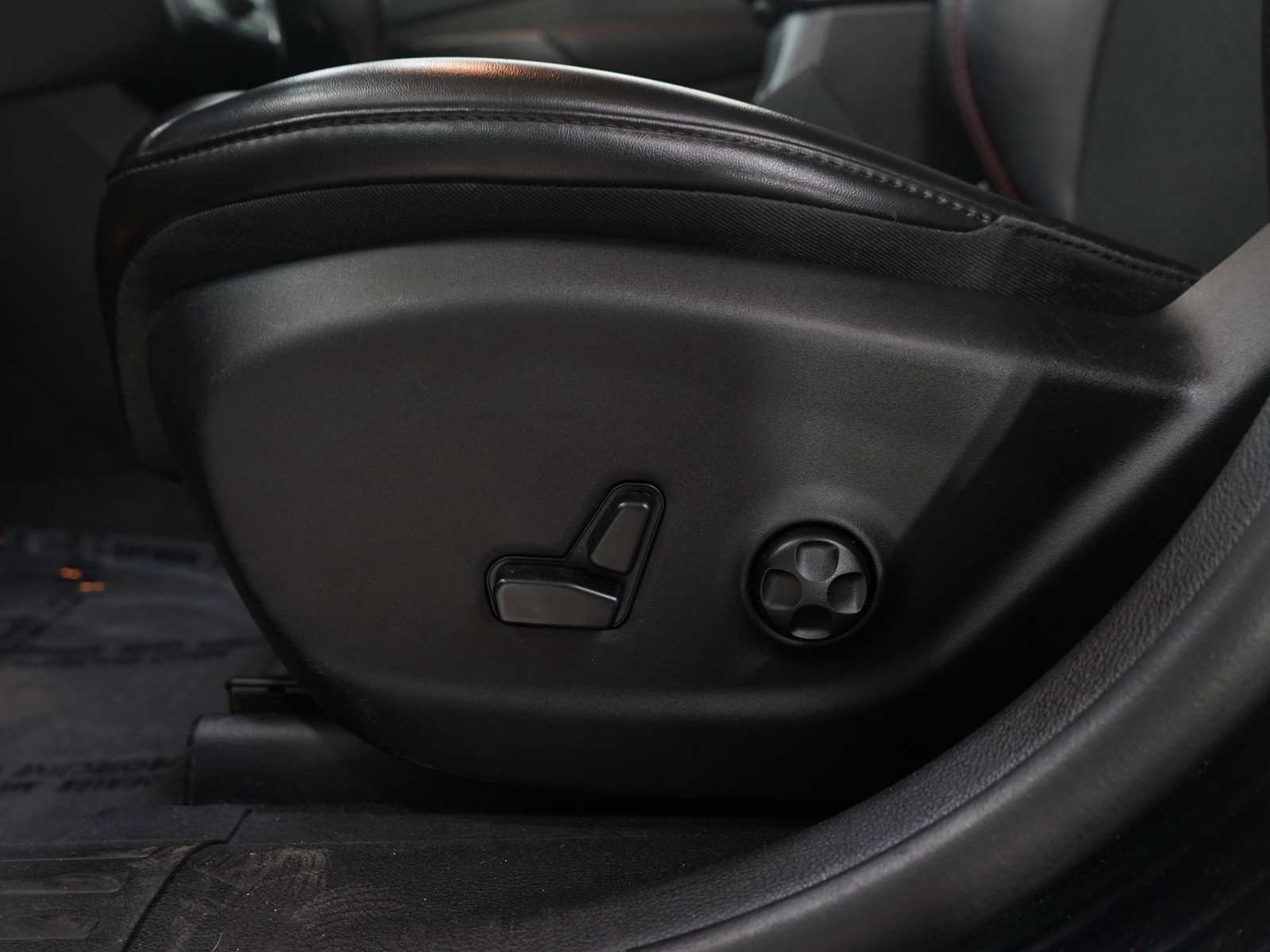 Used 2019 Jeep Cherokee Trailhawk w/ Cold Weather Group image 21