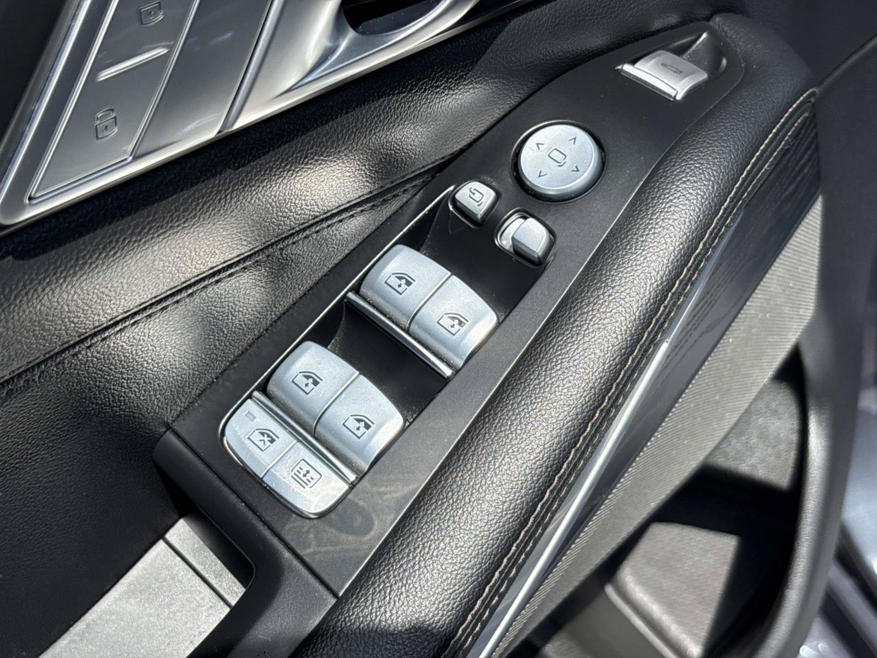 Used 2022 BMW X7 M50i AWD/4WD image 25